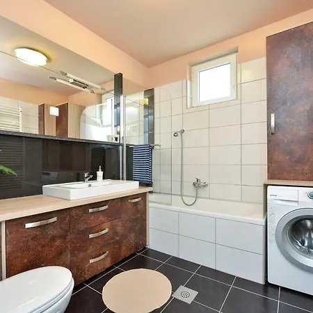 M Apartment *